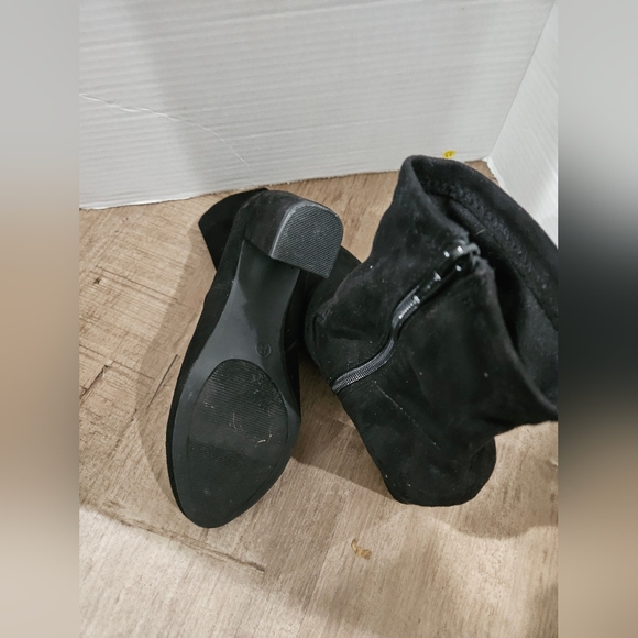 Candies Ankle Boots. Suede. Zippered. NWOT size 8 ( Bin13) - Picture 5 of 5